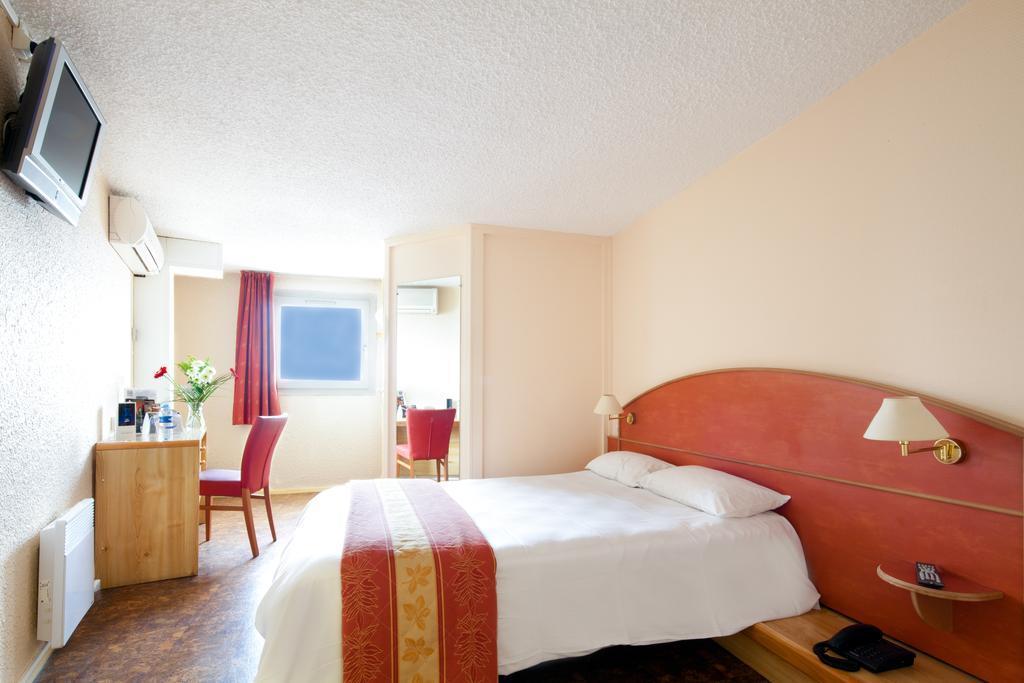 Comfort Hotel Montluçon Buitenkant foto