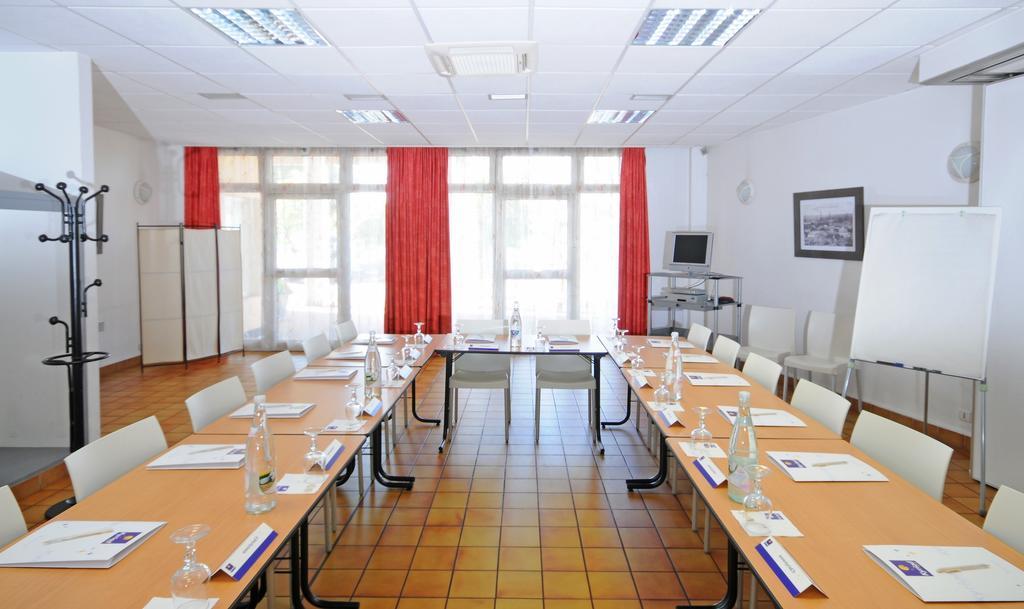 Comfort Hotel Montluçon Buitenkant foto
