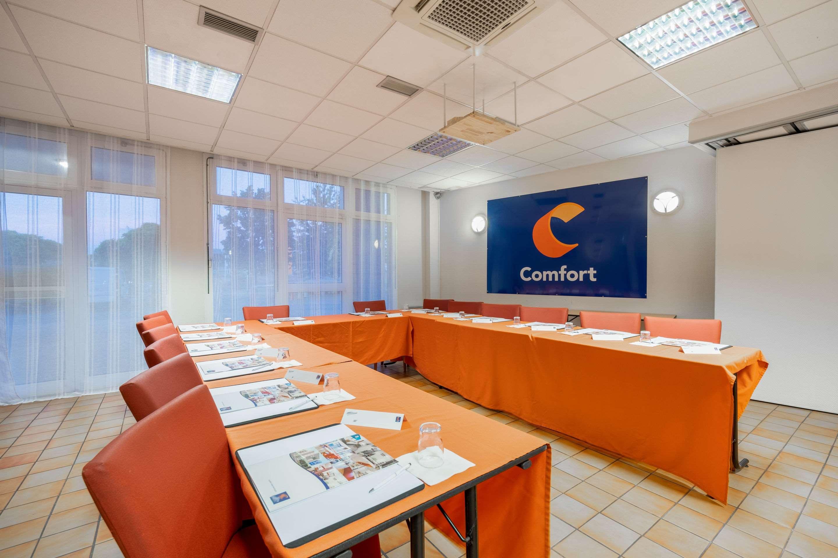 Comfort Hotel Montluçon Buitenkant foto