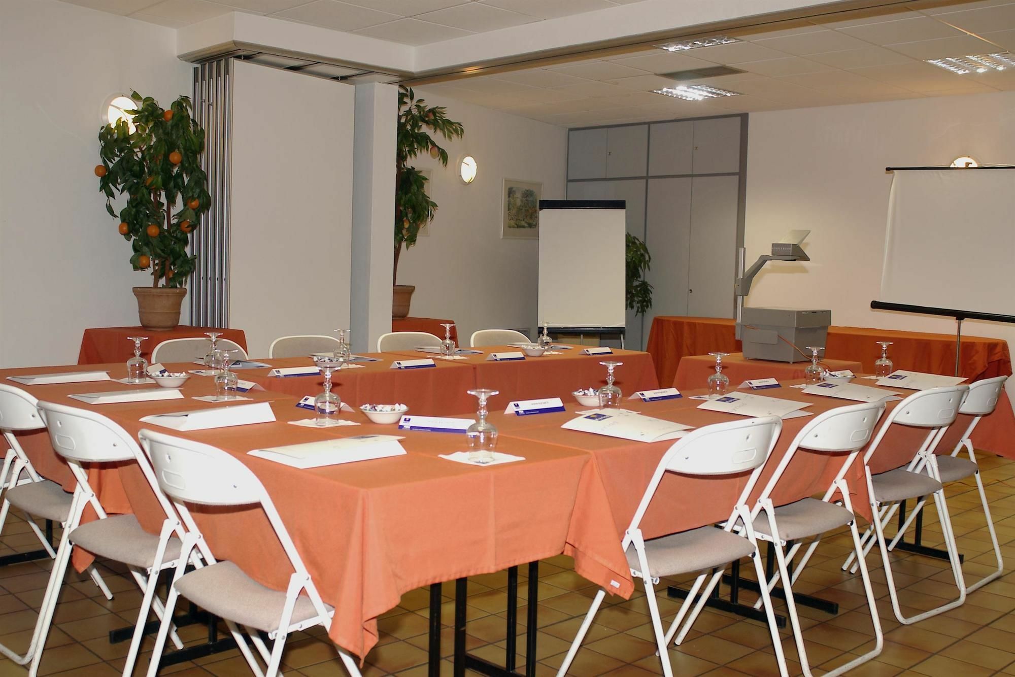 Comfort Hotel Montluçon Buitenkant foto